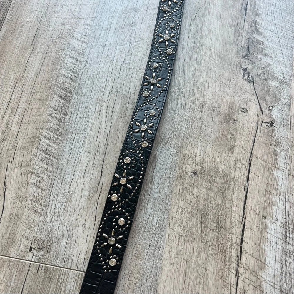 Ariat Floral Rhinestone Leather Belt and Buckle!